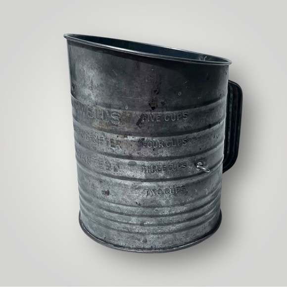 Antique Bromwell Measuring Sifter - 5 Cups - Picture 2 of 14